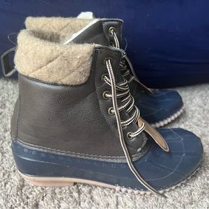 Women’s duck boots